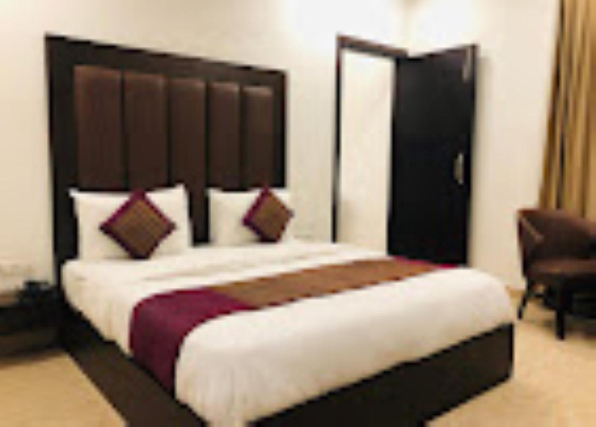 Hotel Royal Palace Hapur Екстериор снимка