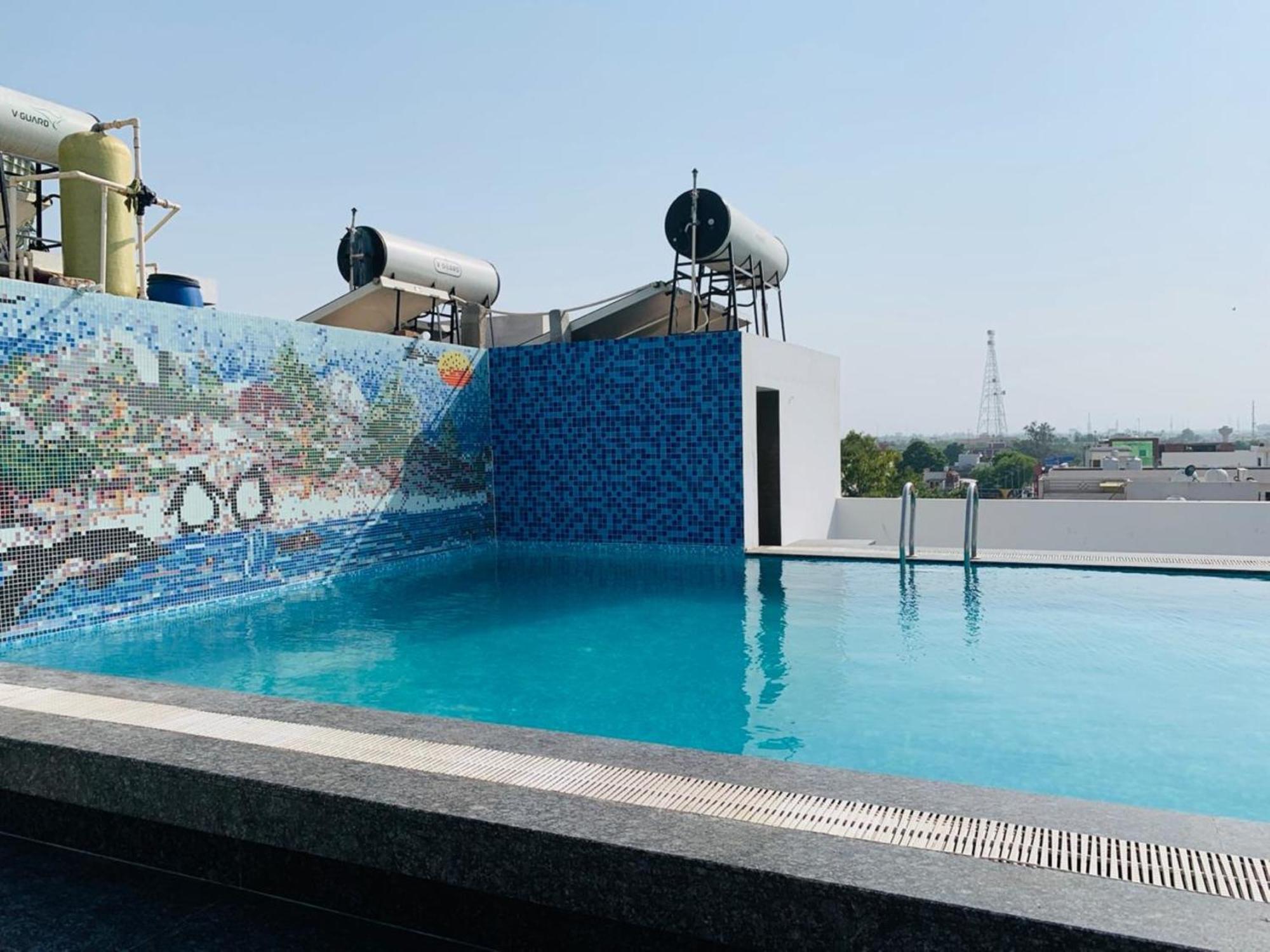 Hotel Royal Palace Hapur Екстериор снимка