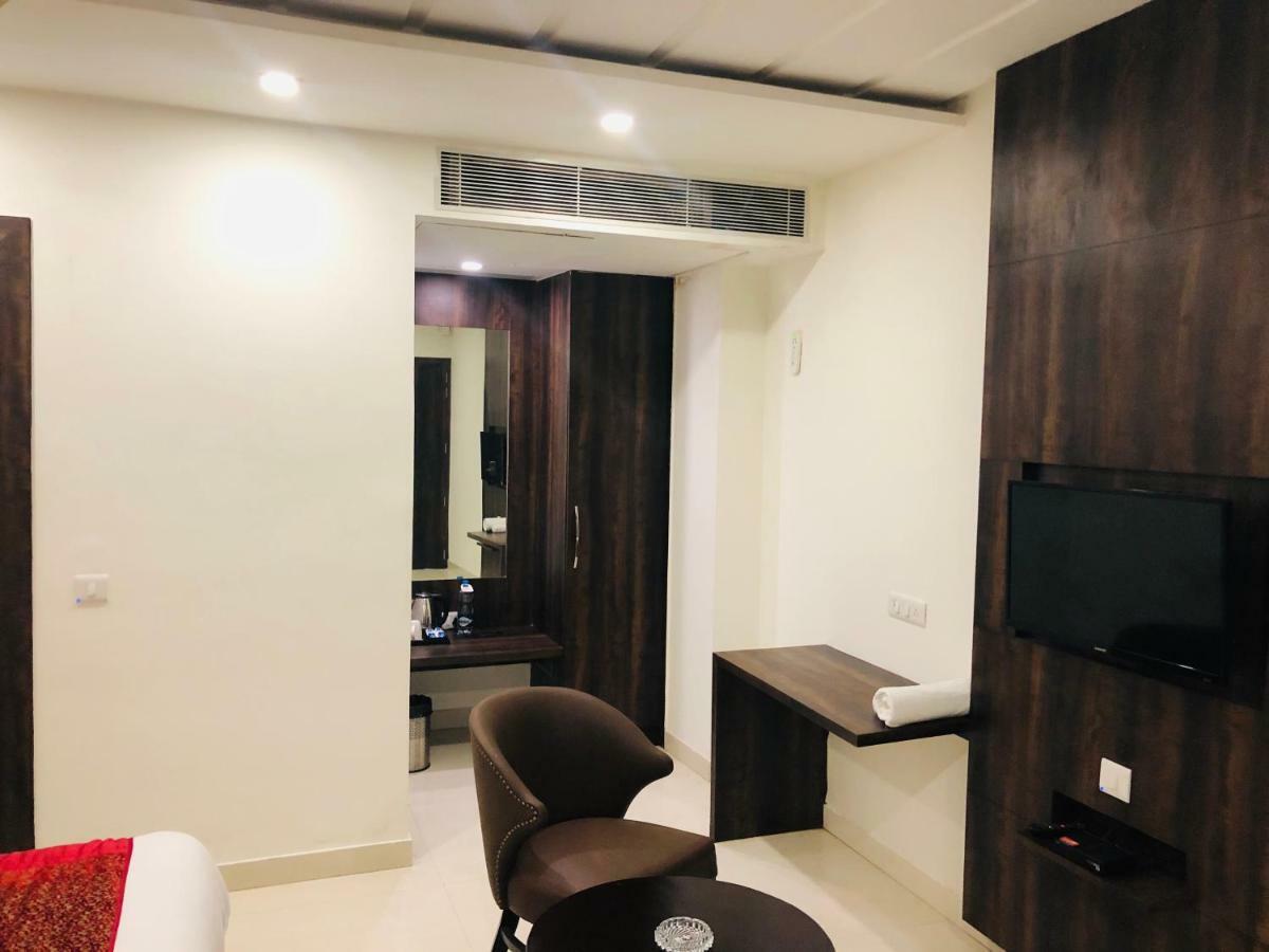 Hotel Royal Palace Hapur Екстериор снимка