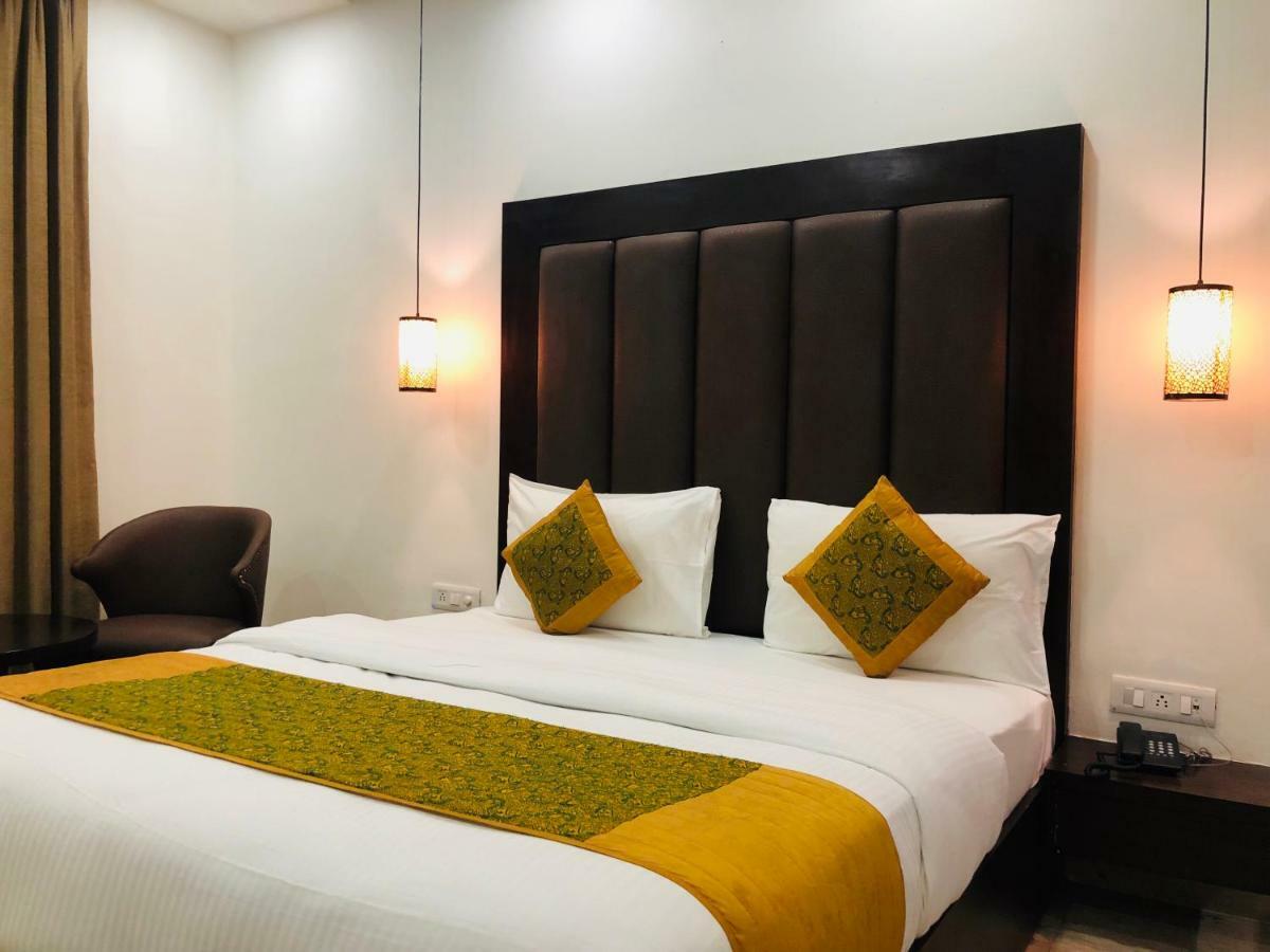 Hotel Royal Palace Hapur Екстериор снимка