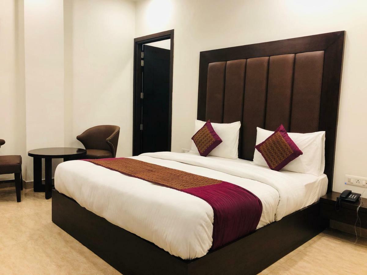 Hotel Royal Palace Hapur Екстериор снимка