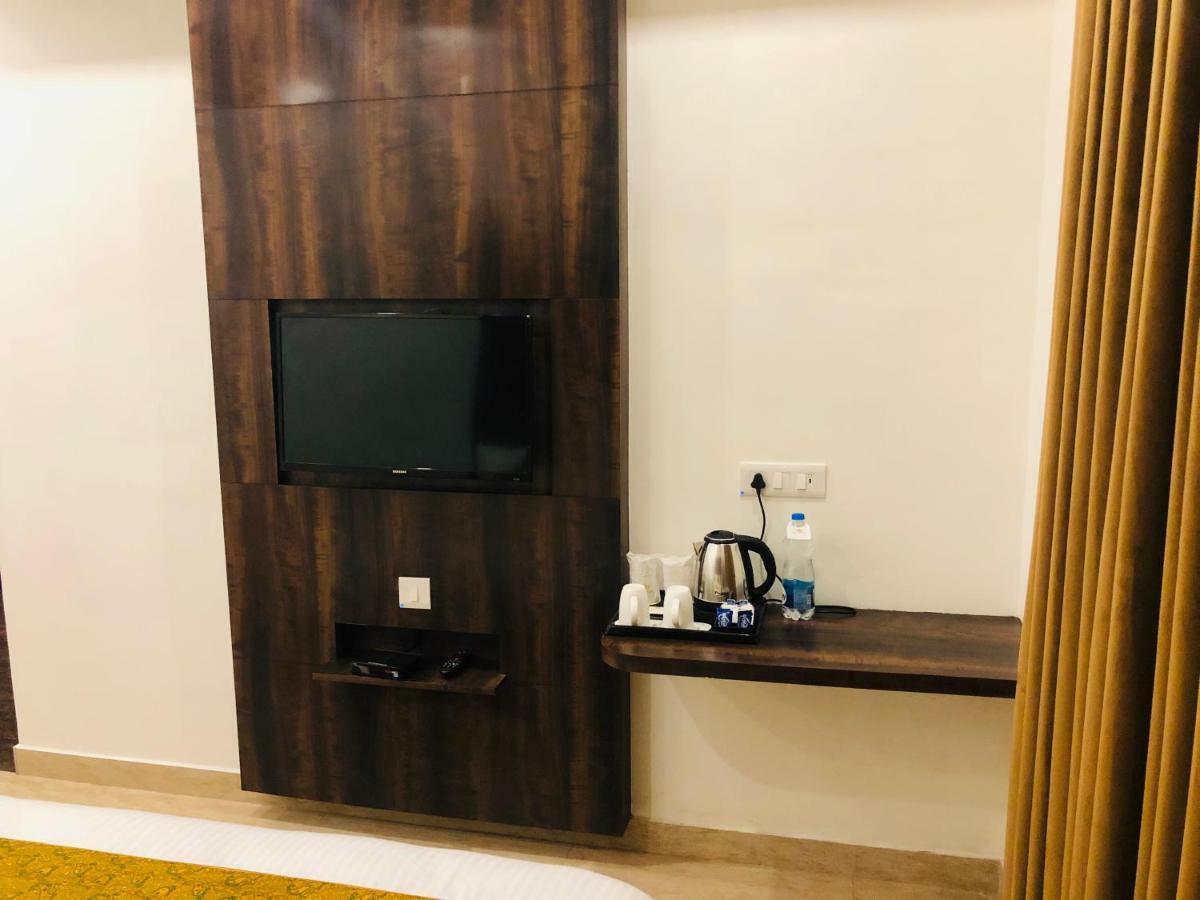 Hotel Royal Palace Hapur Екстериор снимка