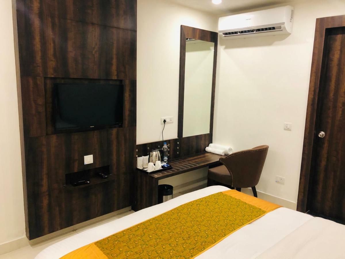 Hotel Royal Palace Hapur Екстериор снимка